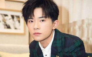 易烊千玺采访视频